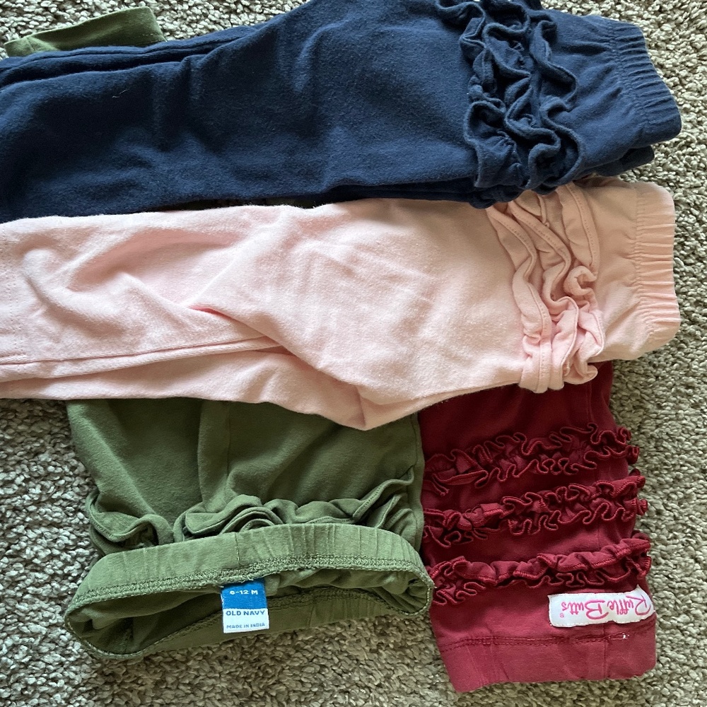 4 pairs of infant leggings size 6-12 months